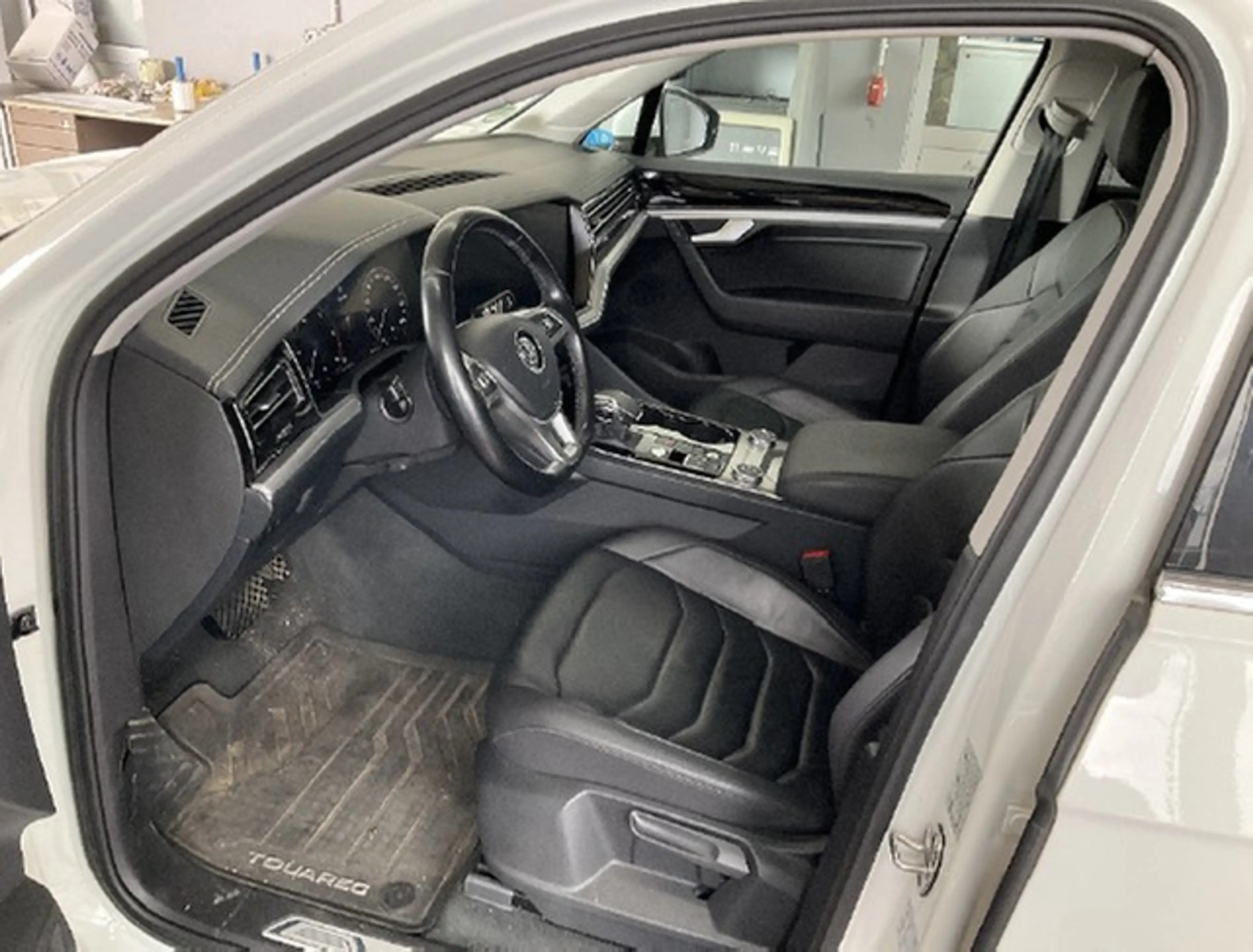 Volkswagen Touareg 3.0 TDI DSG 4Motion Elegance AHK — photo 6