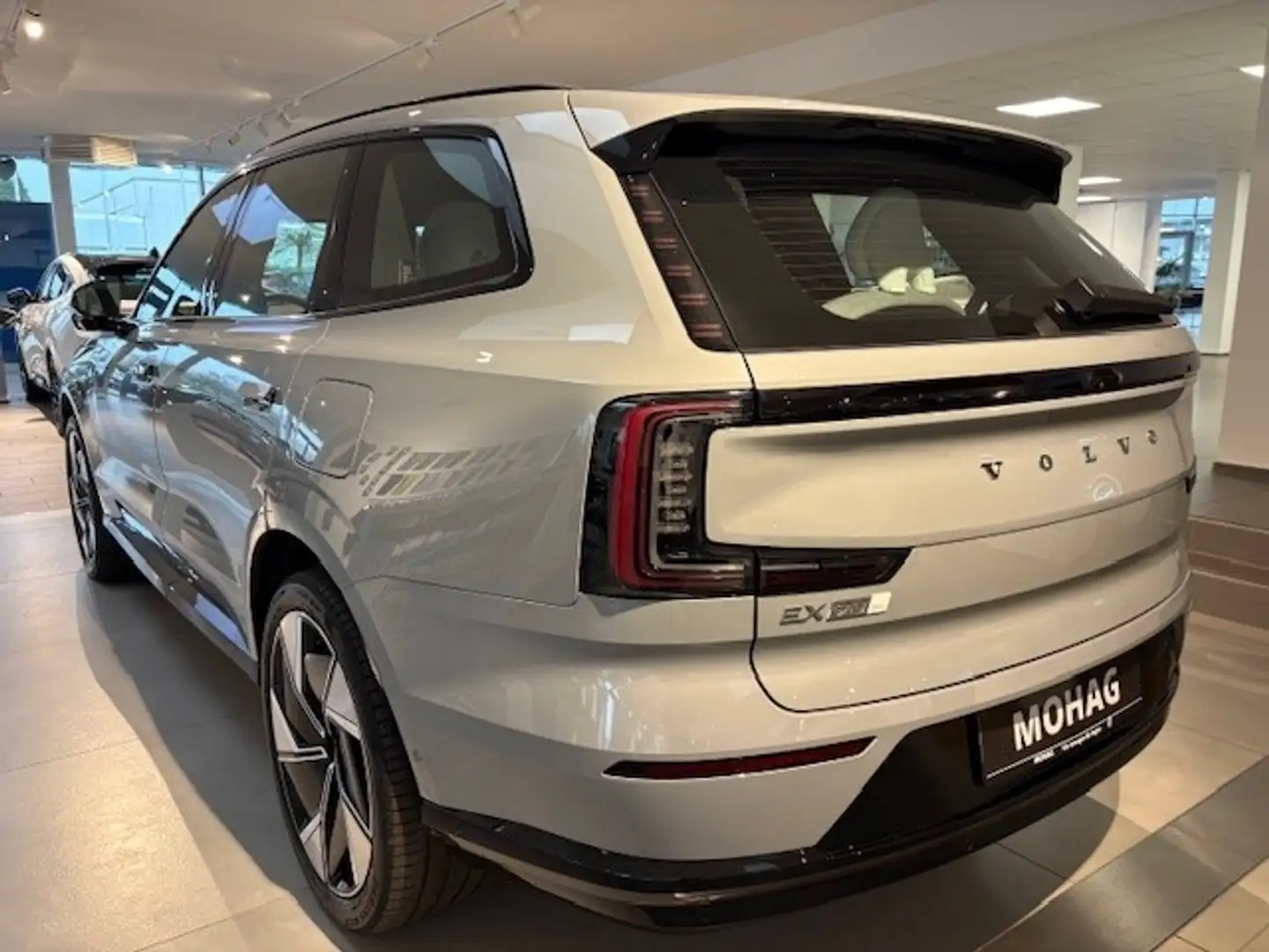 Volvo EX90 Ultra, Twin Performance AWD -B&W-7 Sitzer-22Zoll Grau - 2