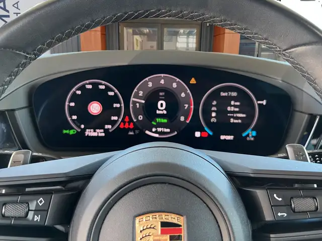 Porsche Cayenne view 11