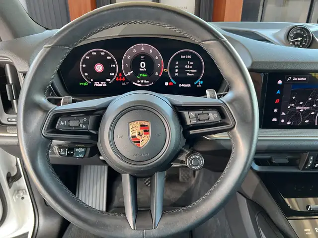 Porsche Cayenne view 10