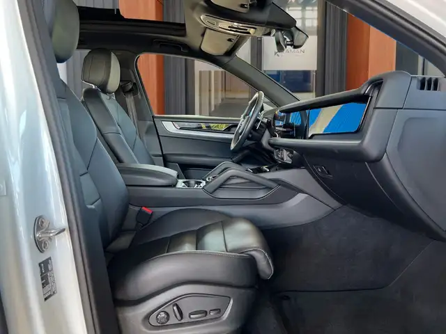 Porsche Cayenne view 6