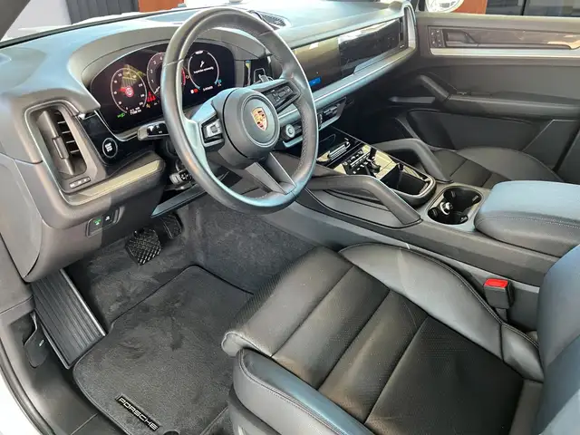 Porsche Cayenne view 5