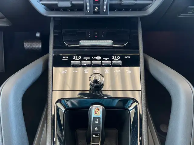 Porsche Cayenne view 9