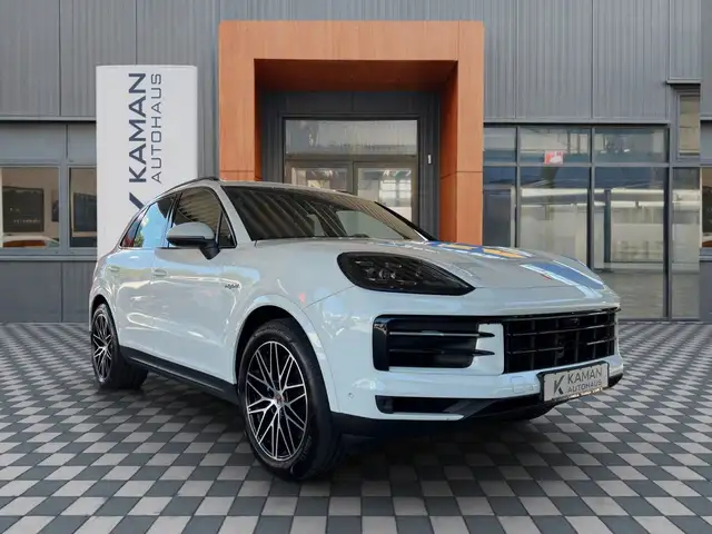 Porsche Cayenne view 4