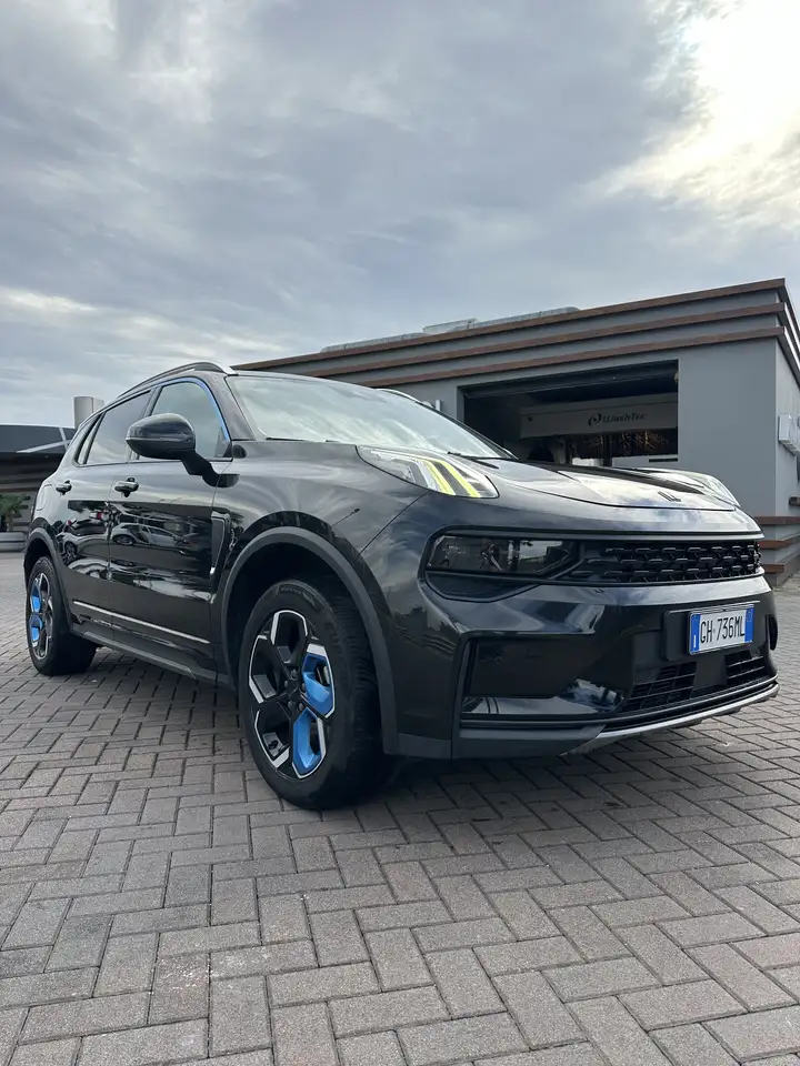 Lynk & Co 01