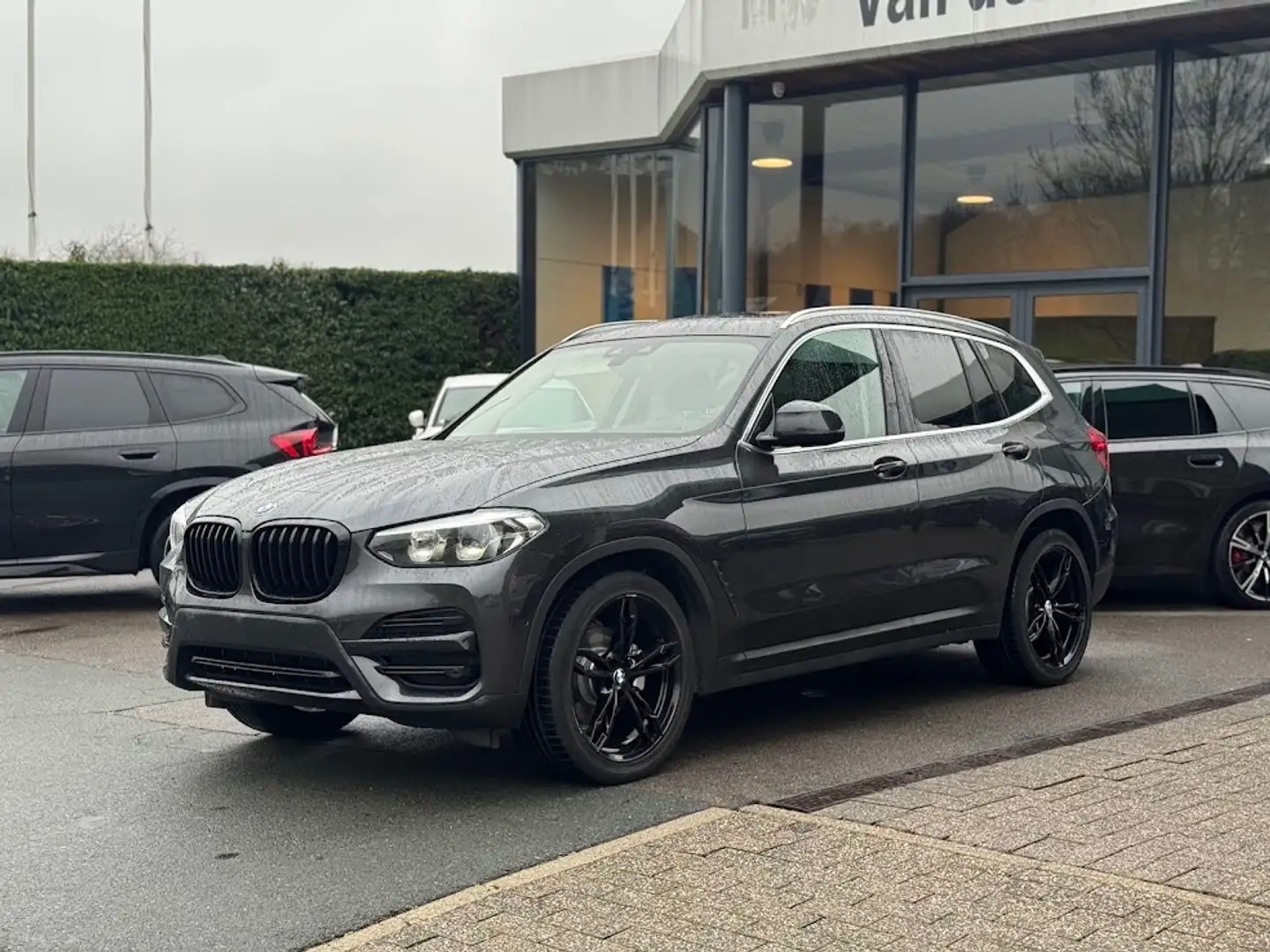 BMW X3 sDrive18dA Advantage/ PANO / LEER / KEYLESS/ TRKHK Grijs - 2