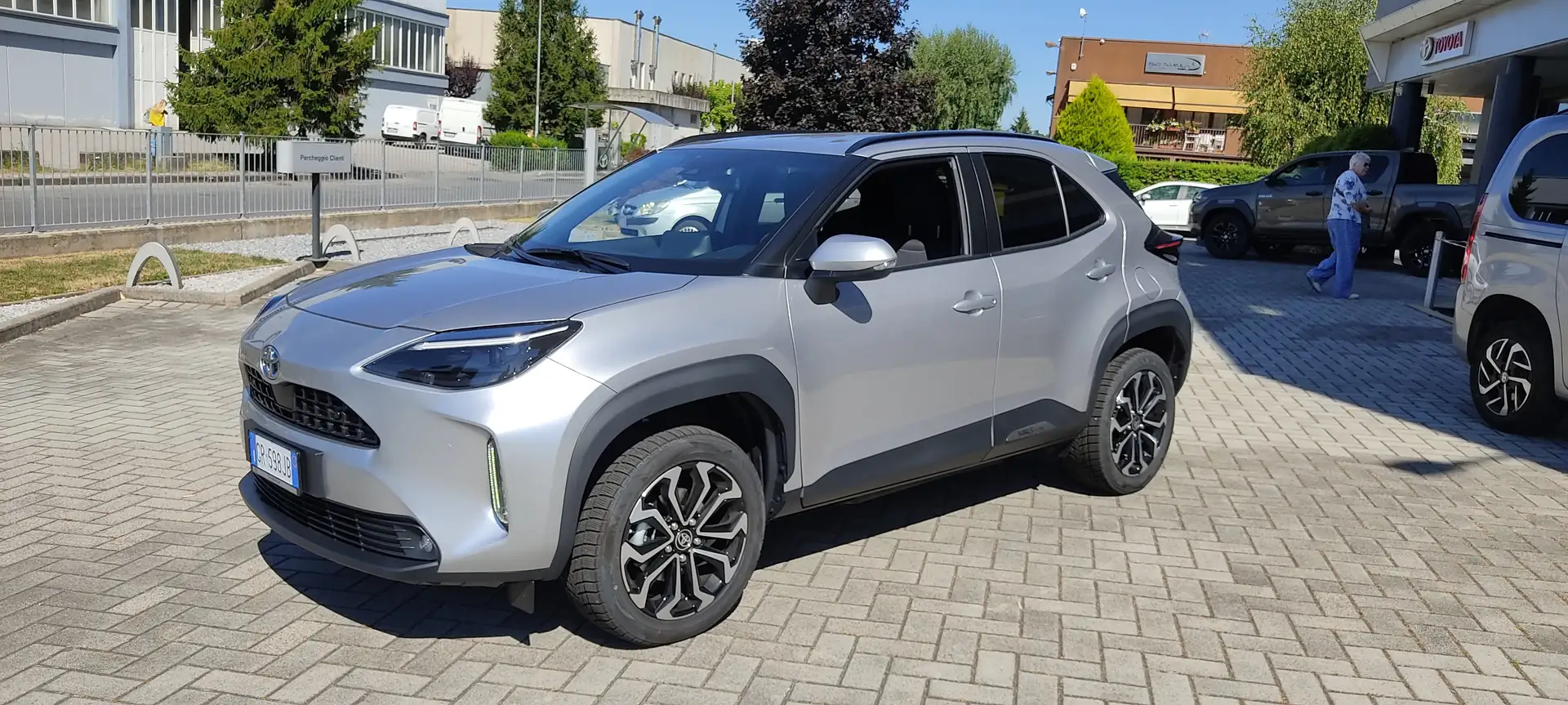 Toyota Yaris Cross 1.5 Hybrid 115CV 2WD Trend + Comfort Pack Argento - 2