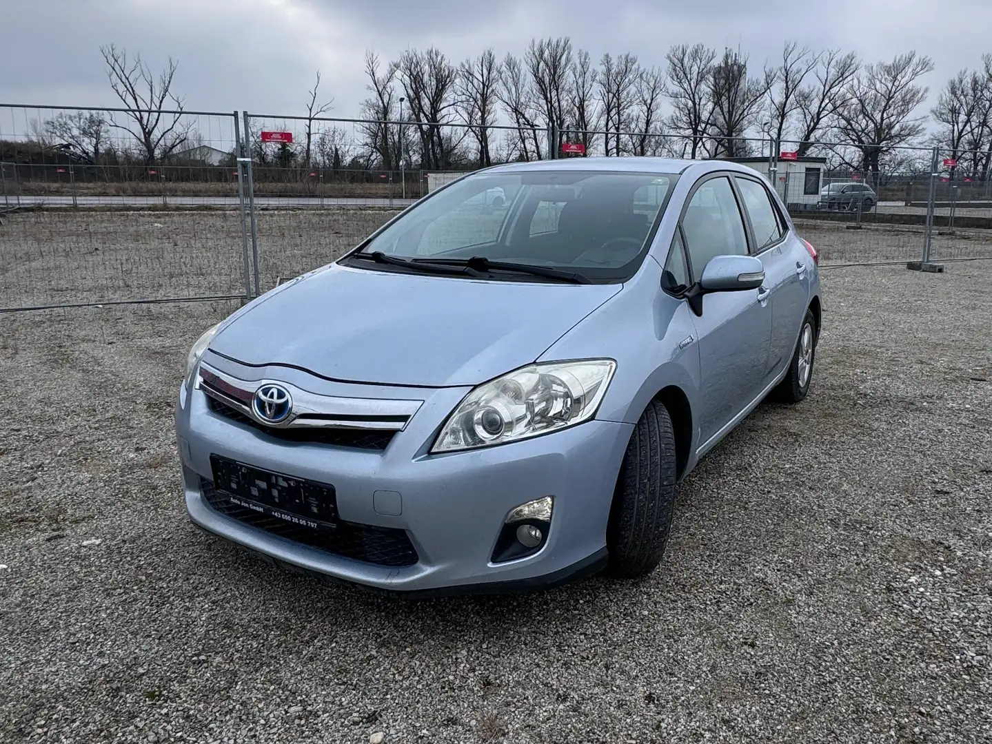 Toyota Auris 1.8 Hybrid High Grau - 2