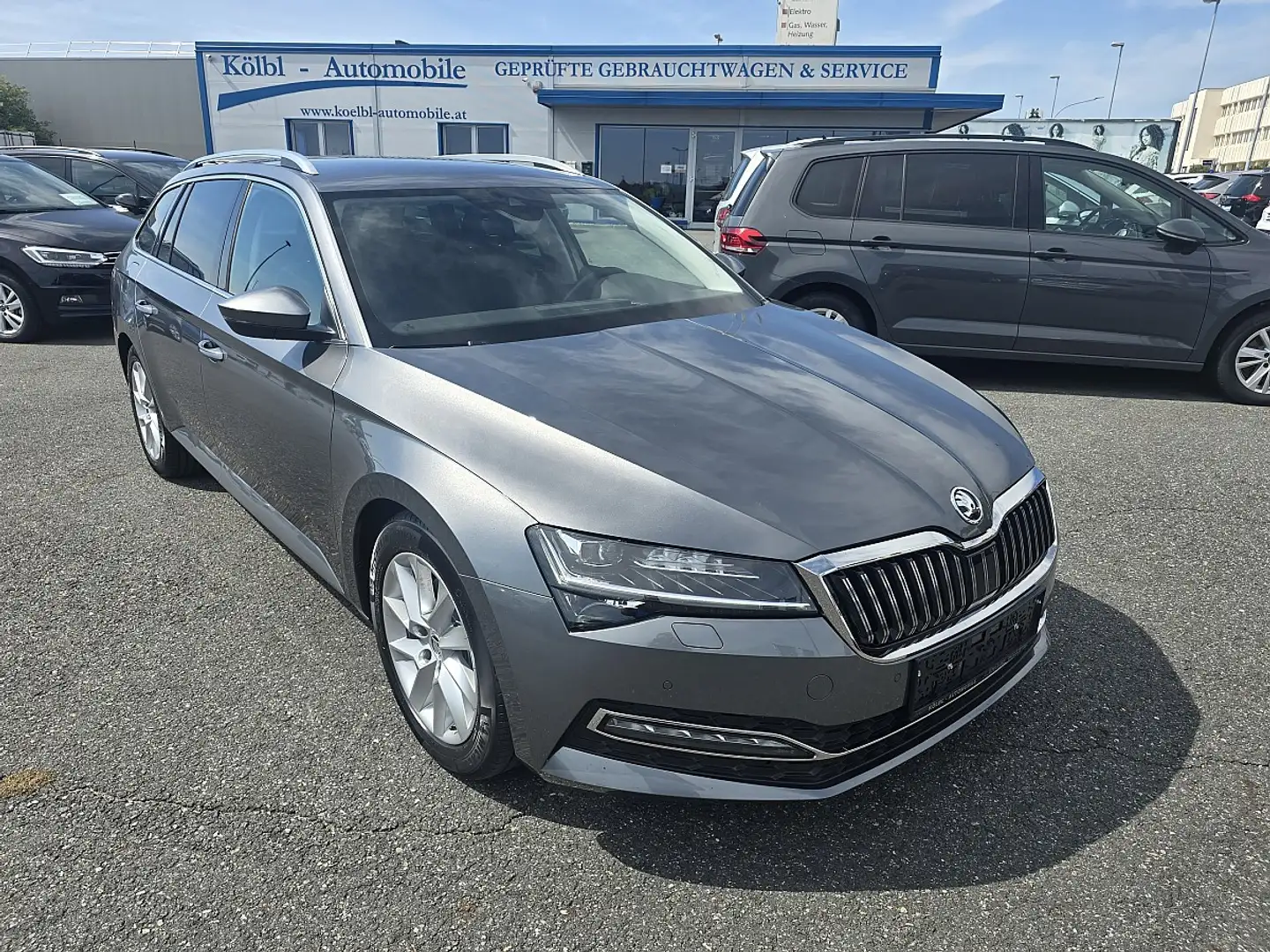 Skoda Superb Kombi 2,0 TDI Style DSG Grau - 1