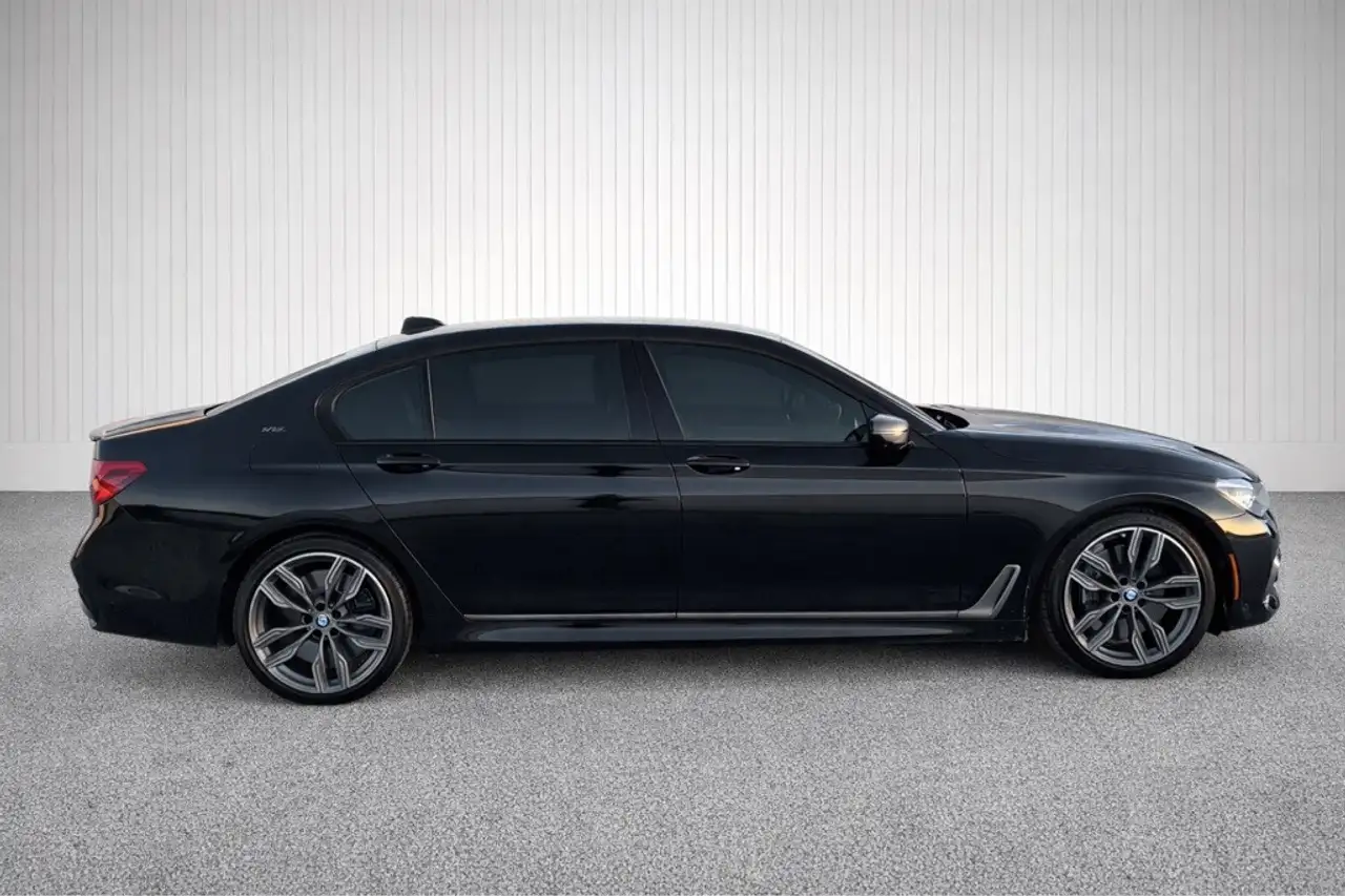 BMW 7 Series снимка BMW 7 Series