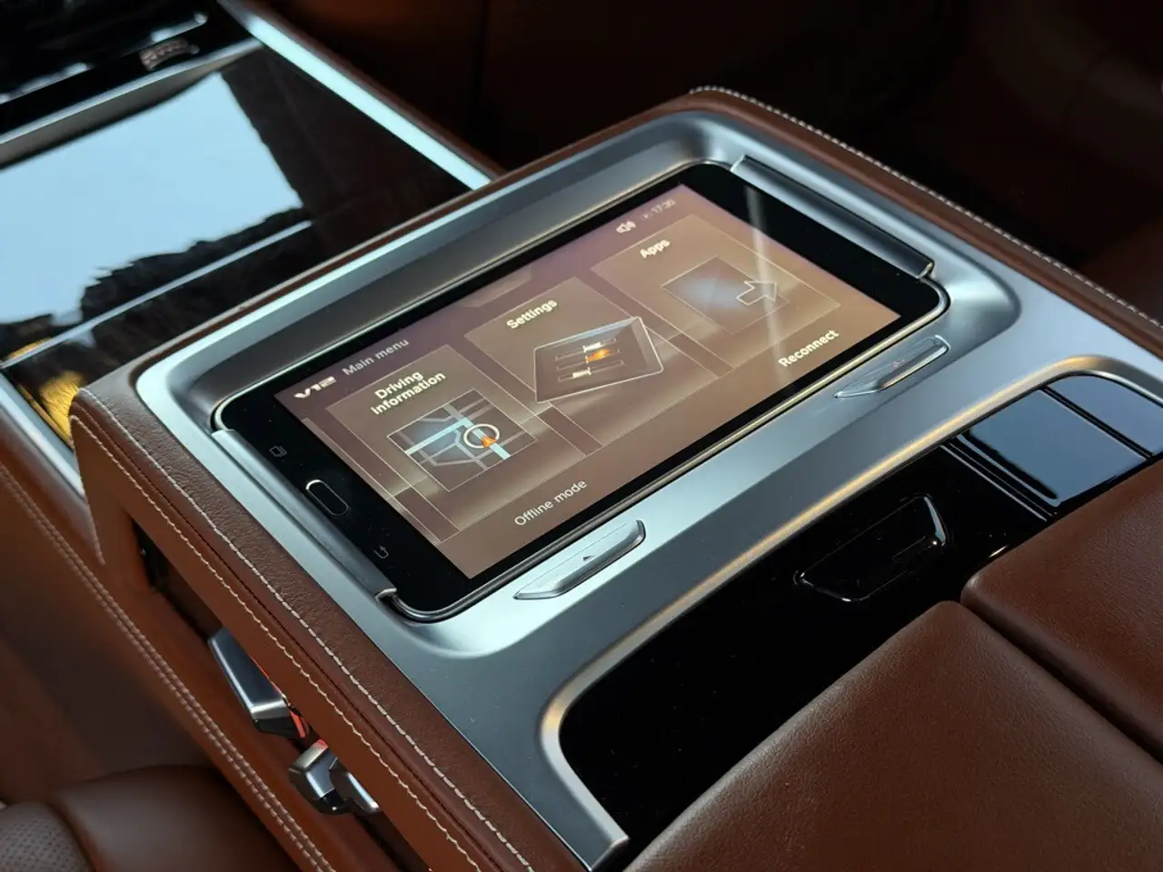 BMW 7 Series снимка BMW 7 Series