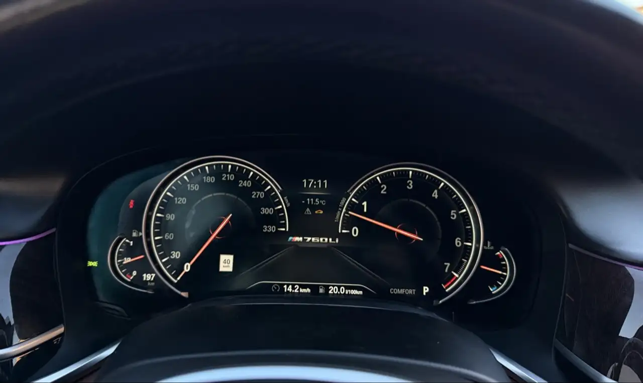 BMW 7 Series снимка BMW 7 Series