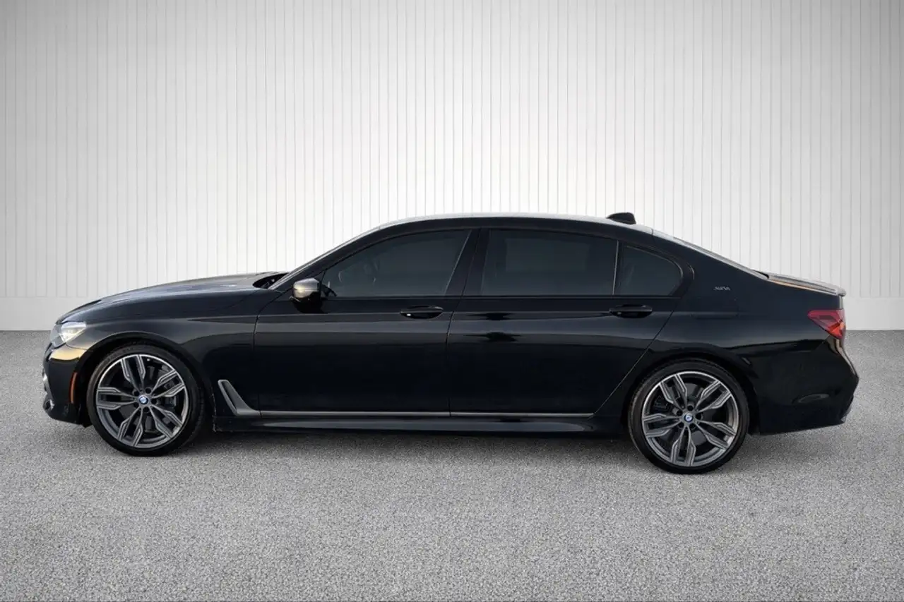 BMW 7 Series снимка BMW 7 Series