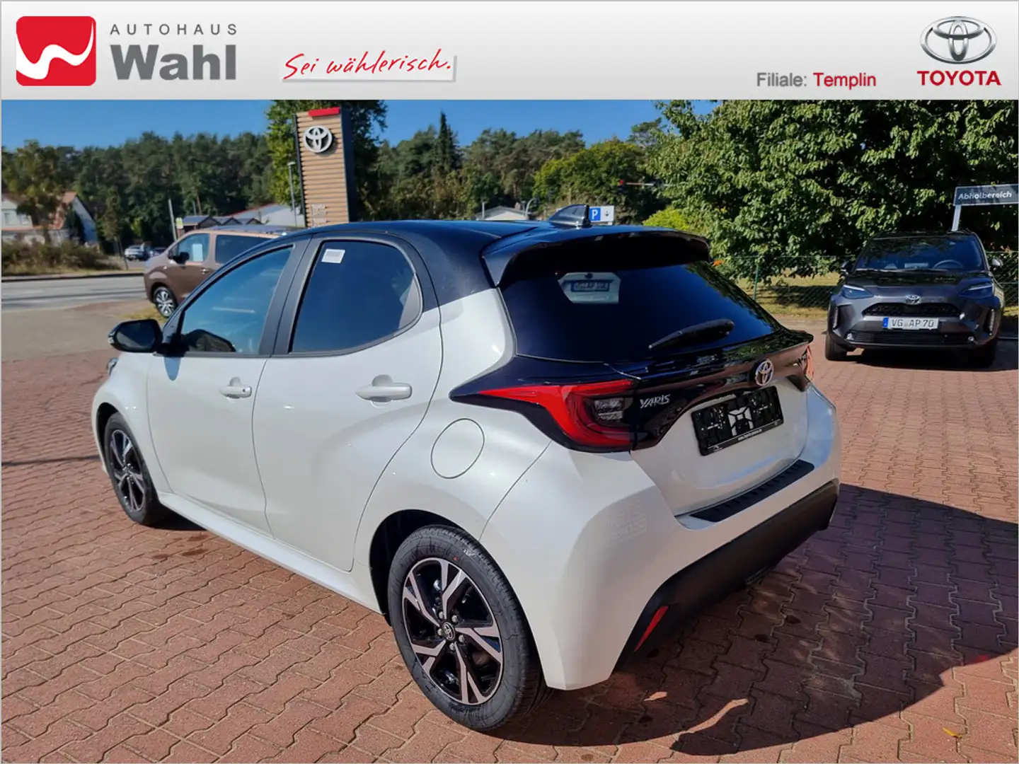 Toyota Yaris 1.5 l. B&W Weiß - 2