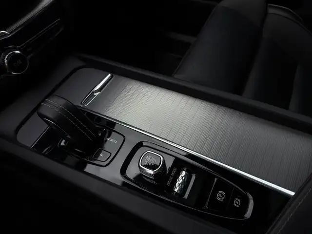Volvo XC60 view 11