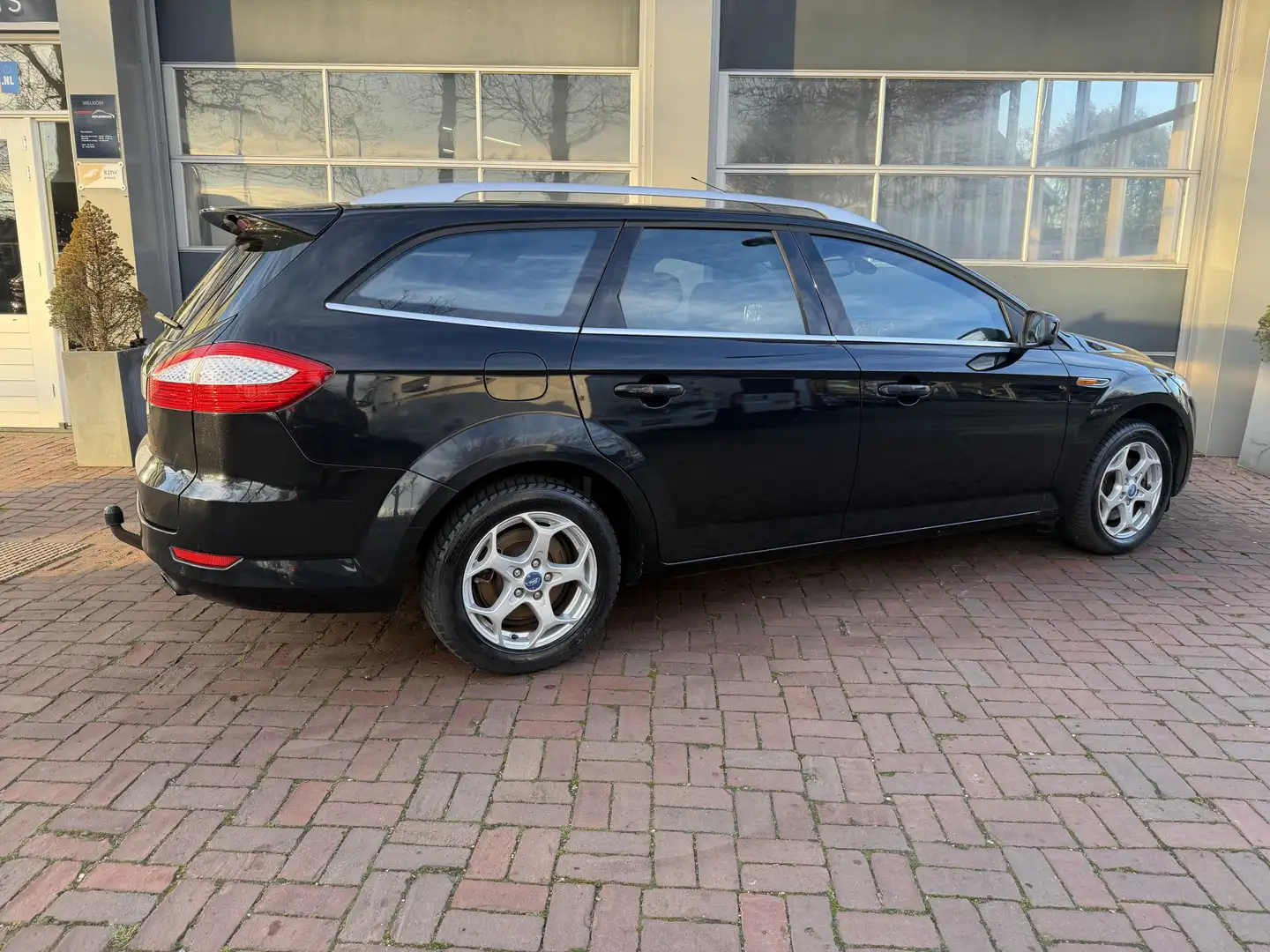Ford Mondeo Wagon 2.0-16V Limited 146pk Bj 2010 Vol luxe !! Schwarz - 2