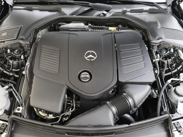 Mercedes-Benz C-Class view 3