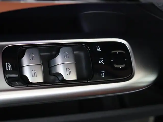 Mercedes-Benz C-Class view 27