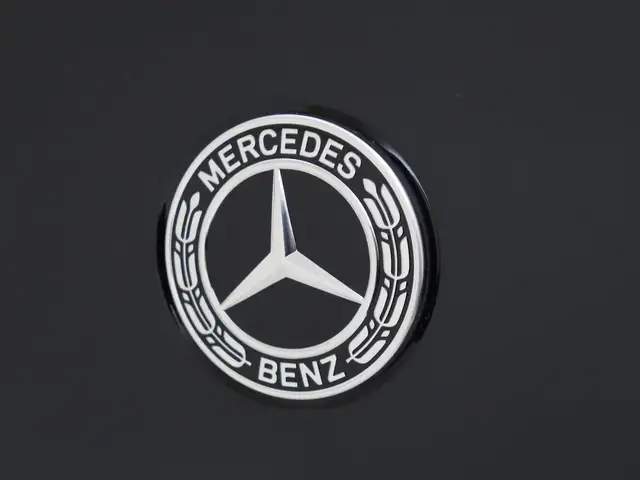 Mercedes-Benz C-Class view 30