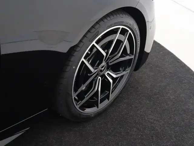Mercedes-Benz C-Class view 4