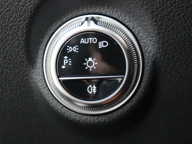 Mercedes-Benz C-Class view 25