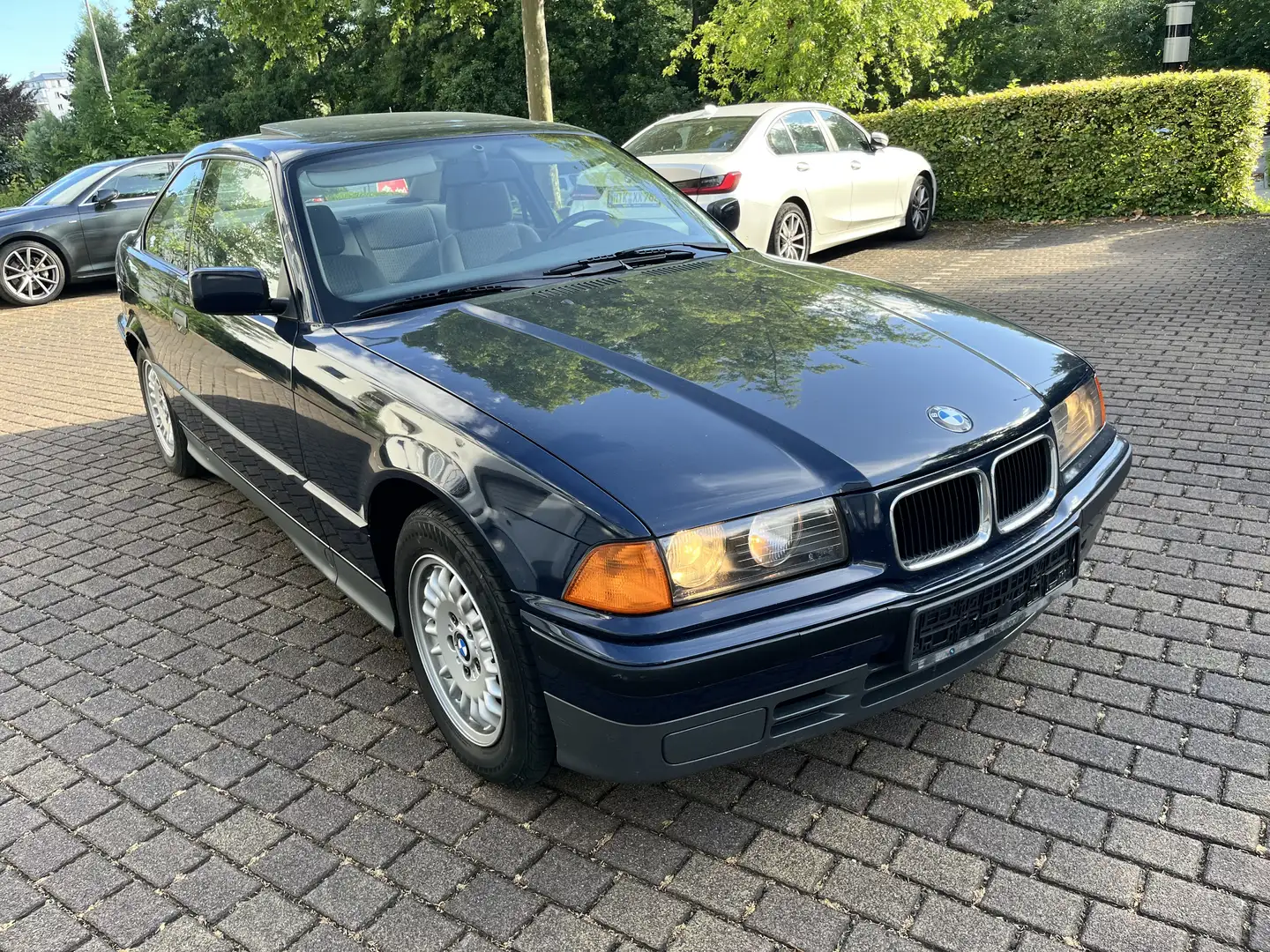 BMW 318 318is - 1
