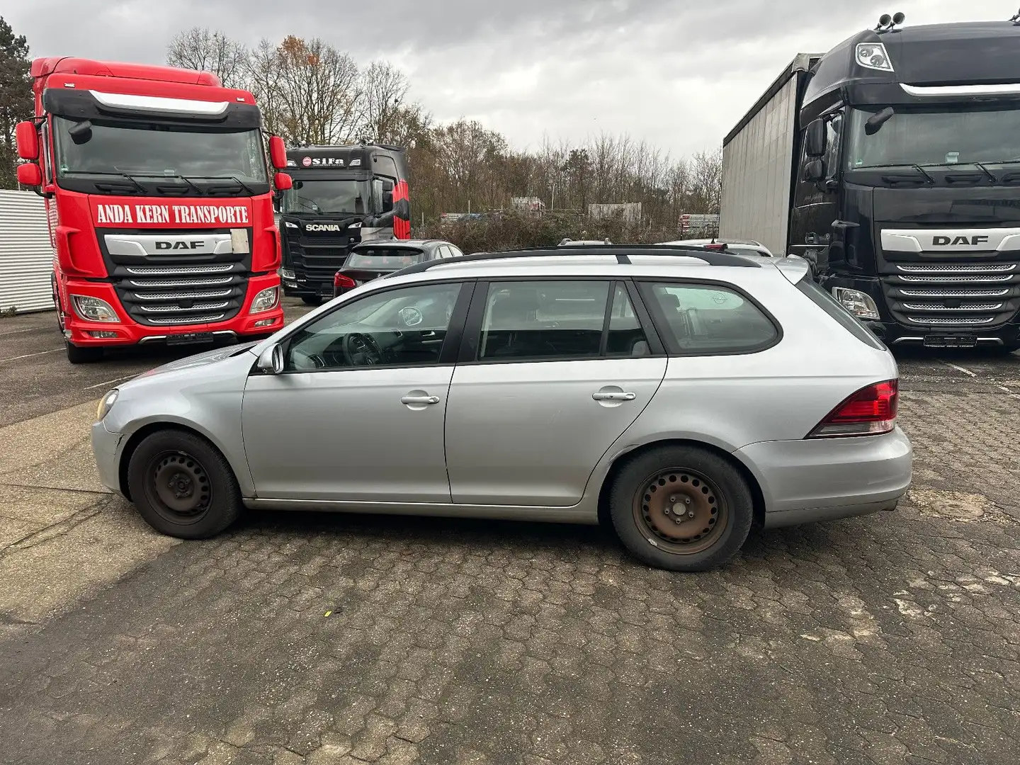 Volkswagen Golf 1.6 TDI Trendline Variant Grau - 2