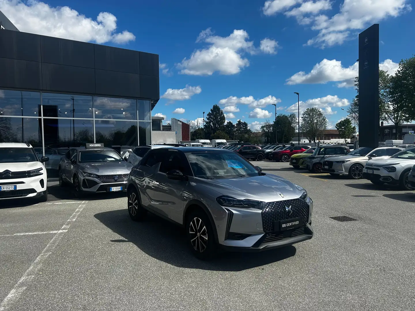 DS Automobiles DS 3 1.2 Hybrid 136cv DCS6 EDITION FRANCE KM ZERO Plateado - 1