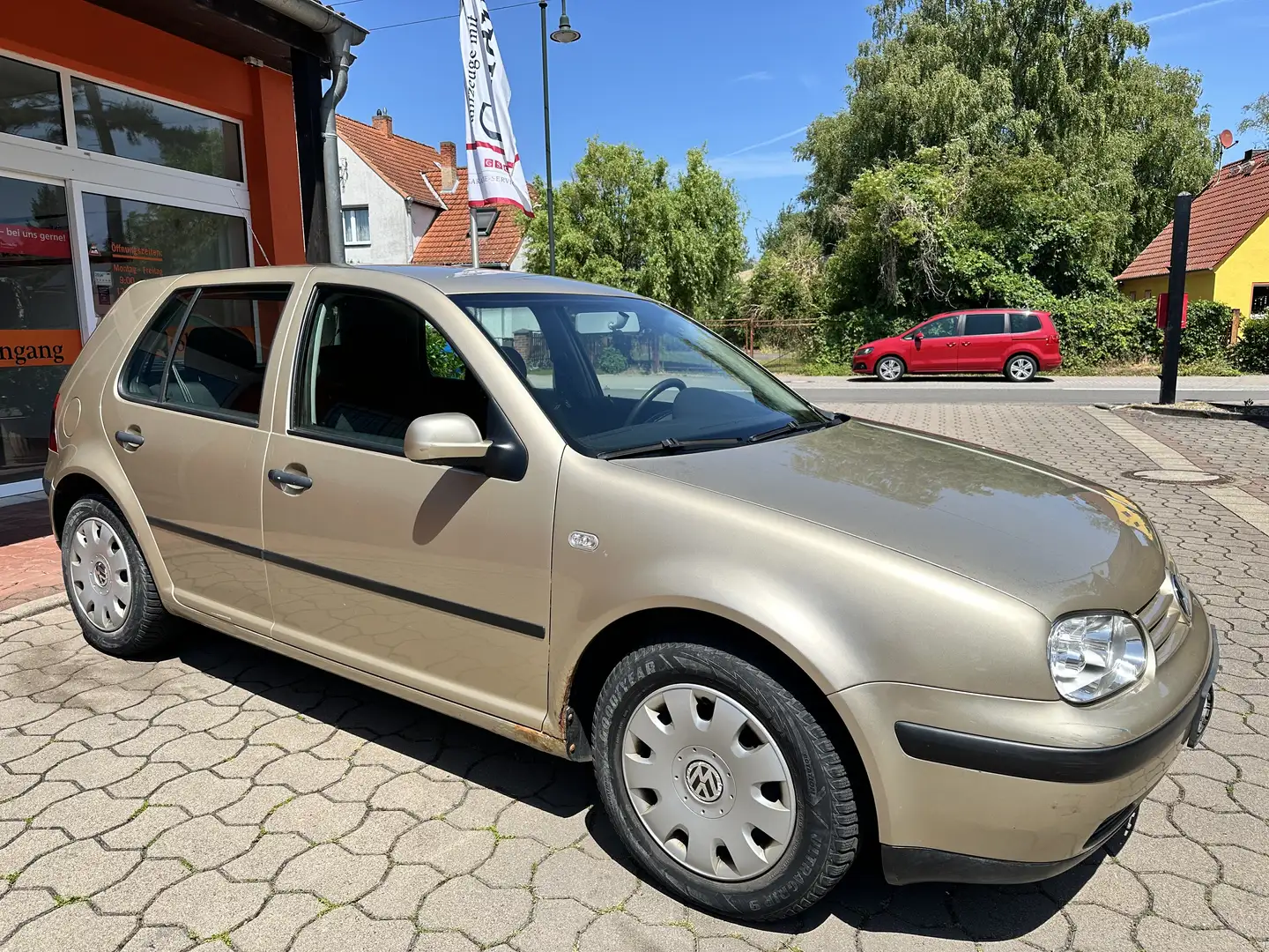 Volkswagen Golf 1.6 Special Gelb - 1