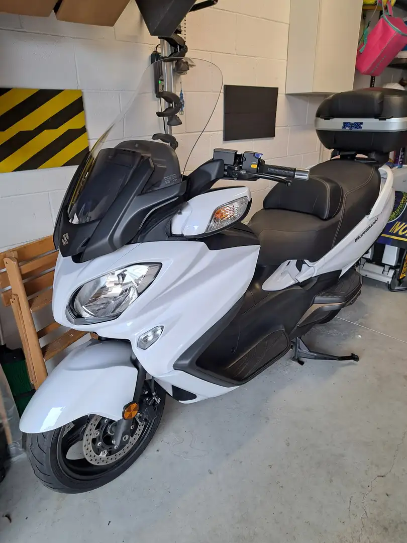 Suzuki Burgman 650 Bianco - 2