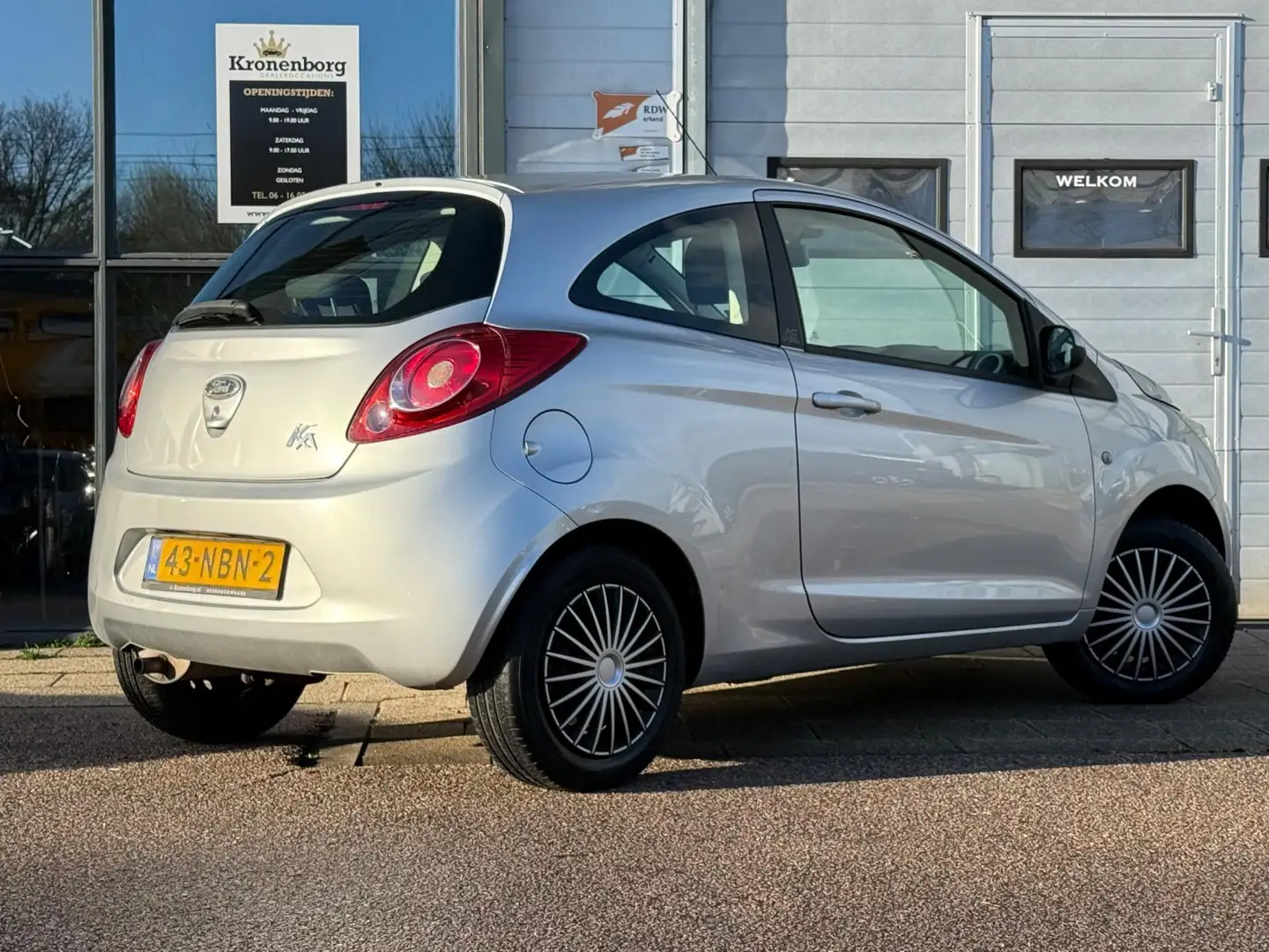Ford Ka/Ka+ 1.2 Cool&Sound, NAP, APK, AIRCO Grau - 2