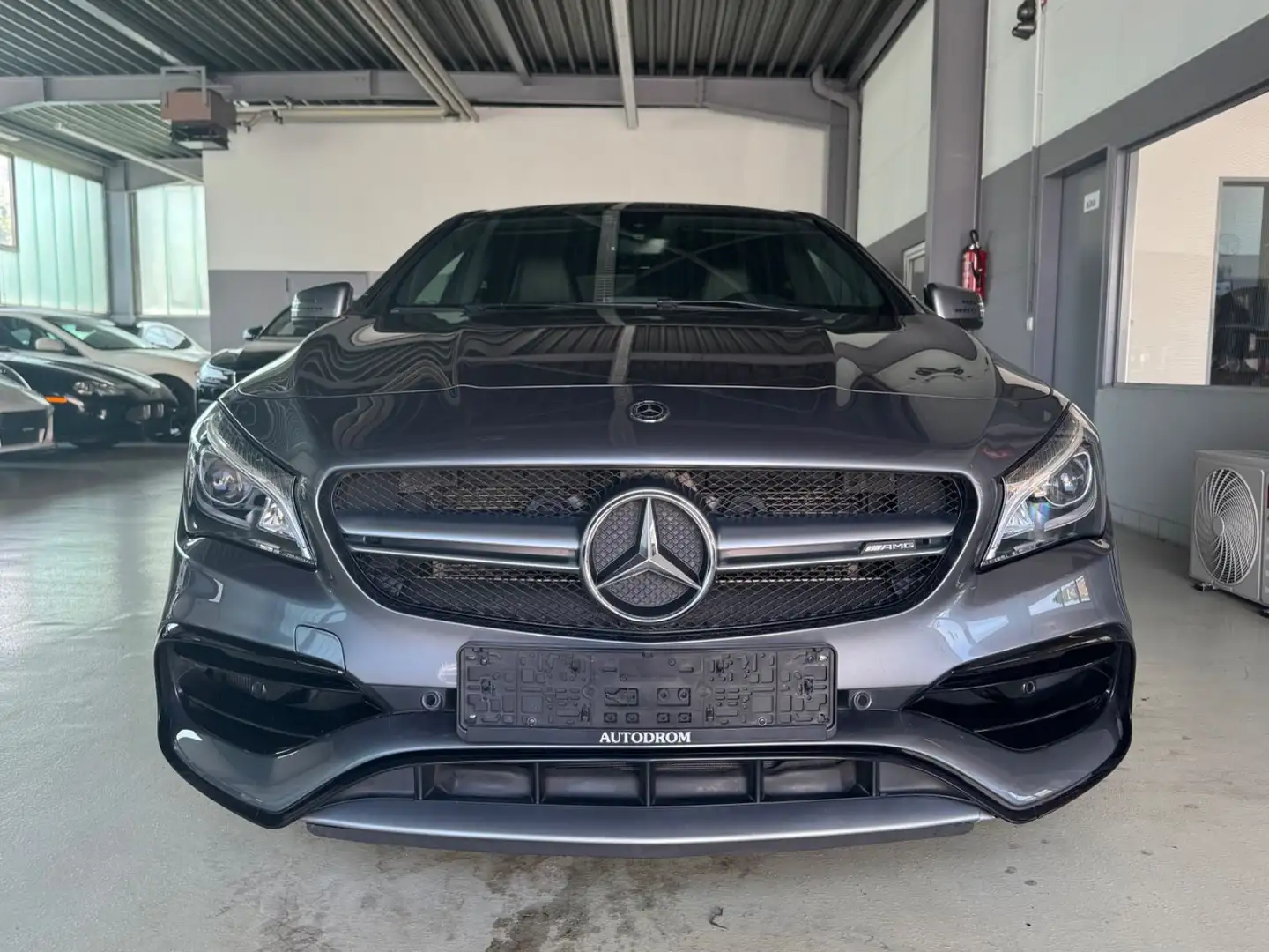 Mercedes-Benz CLA 45 AMG 4Matic+Panorama+LED+Kamera Grau - 2