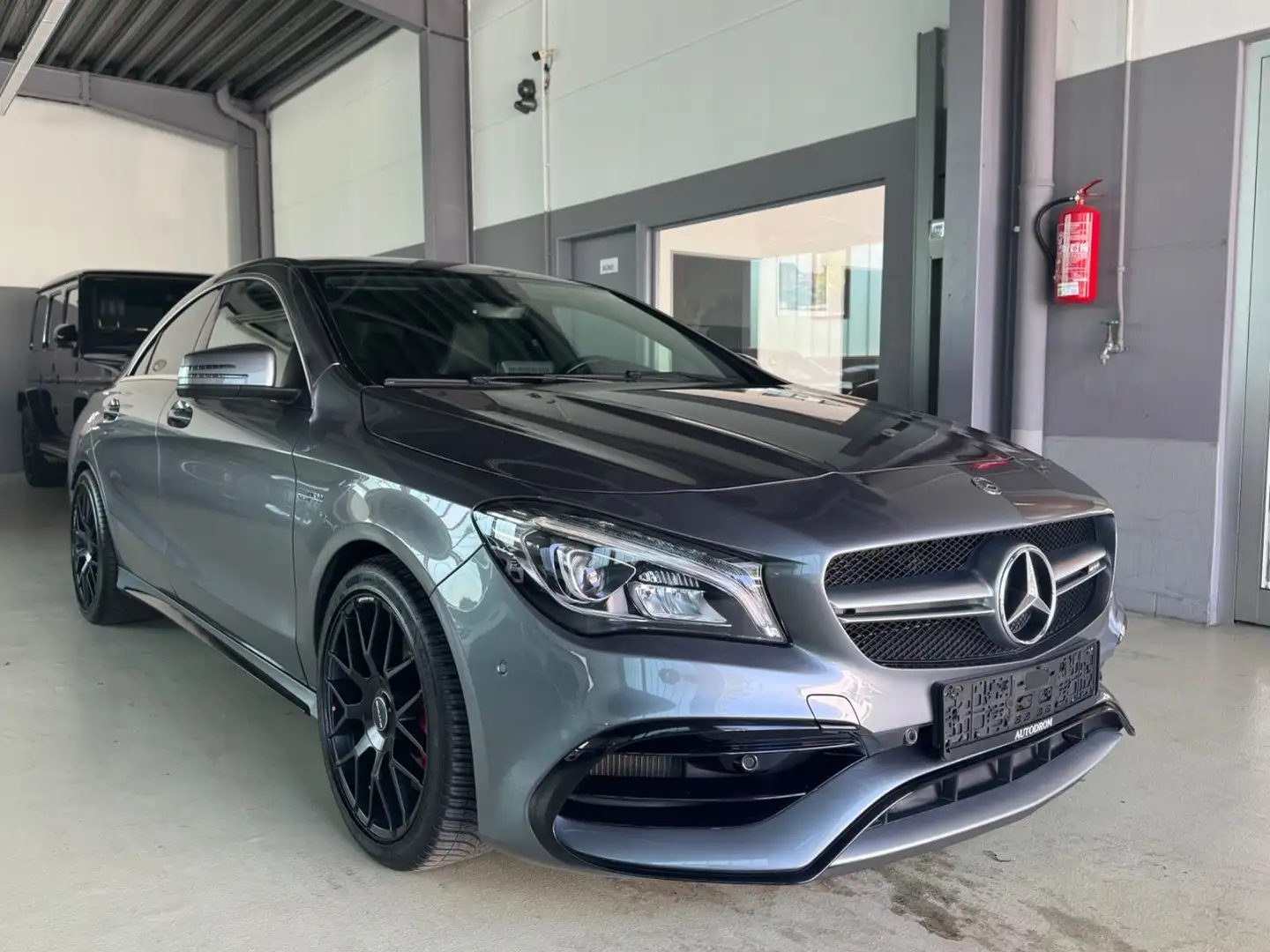 Mercedes-Benz CLA 45 AMG 4Matic+Panorama+LED+Kamera Grau - 1