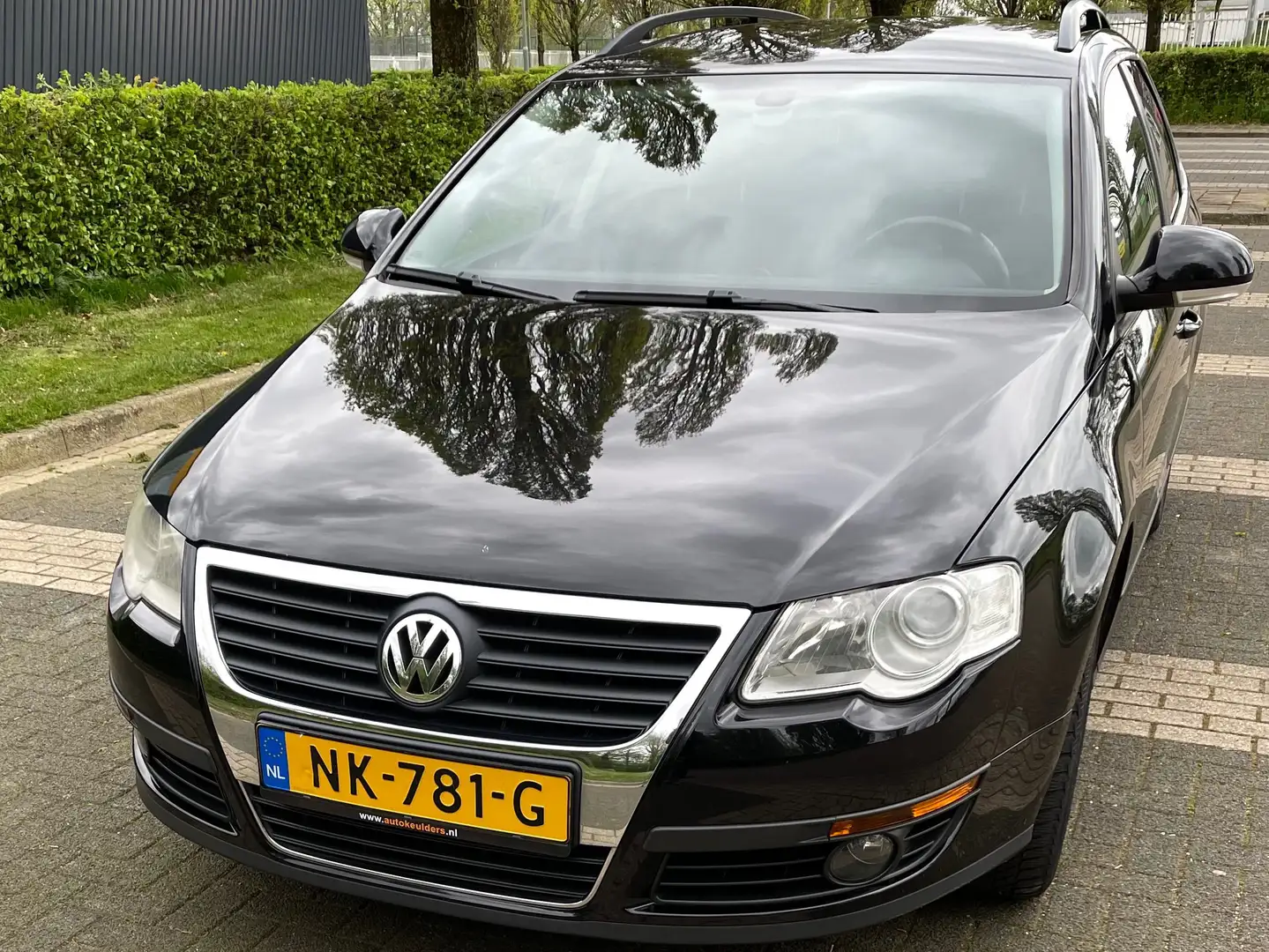 Volkswagen Passat 1.6 FSI Trendline Zwart - 1