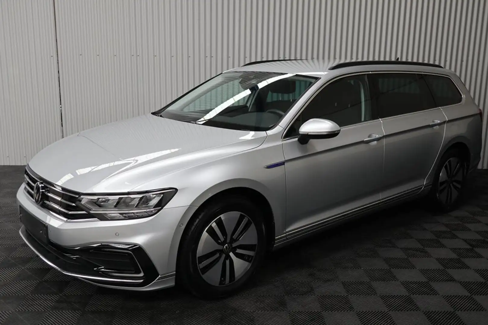 Volkswagen Passat Variant GTE 1.4 TSI Plug-in Hybrid DSG GPS Camera ACC PDC Argent - 1