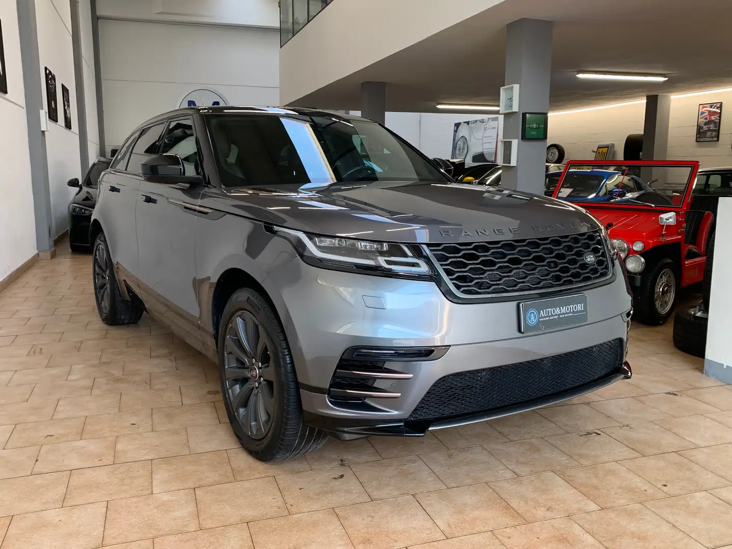 Land Rover Range Rover Velar Range Rover Velar 2.0d i4 R-Dynamic SE 240cv auto Grijs - 1