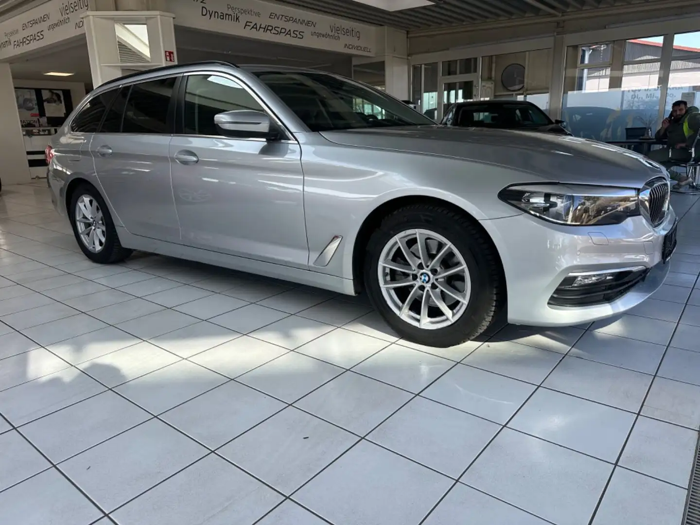 BMW 520 Touring 520 d,Automatik,Leder,Navi,El.Sitze Srebrny - 1