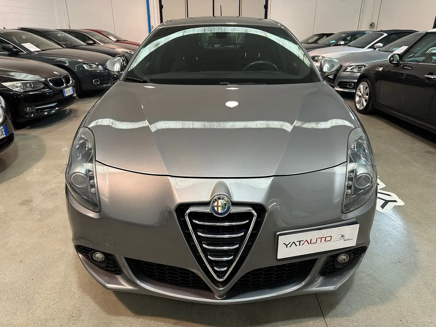 Alfa Romeo Giulietta Giulietta 1750 tbi Quadrifoglio Verde 235cv Grijs - 2