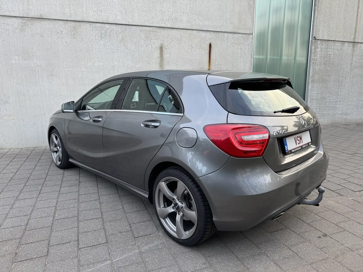 Mercedes-Benz A 180 BE Edition Gris - 2