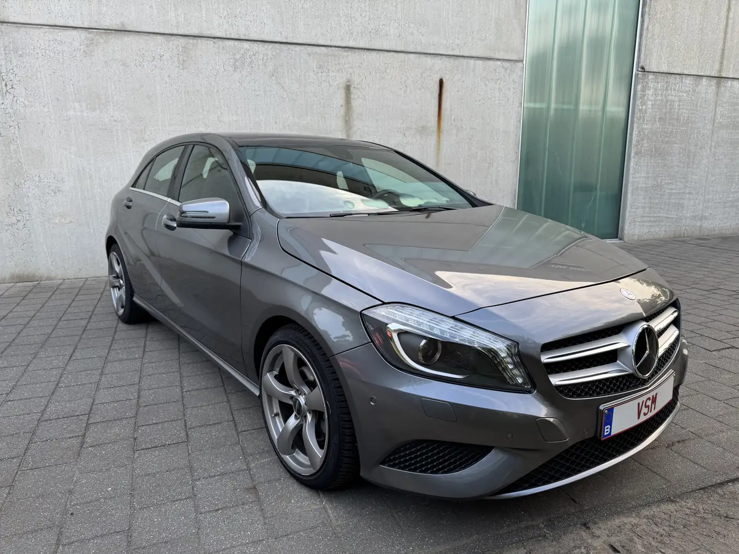 Mercedes-Benz A 180 BE Edition Gris - 1