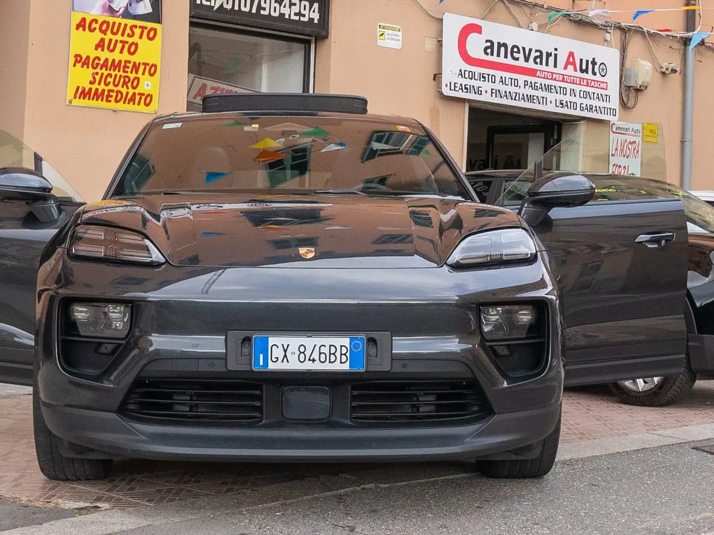 Porsche Macan Elettrica 4x4 tetto pelle cerchi 22 Grigio - 1