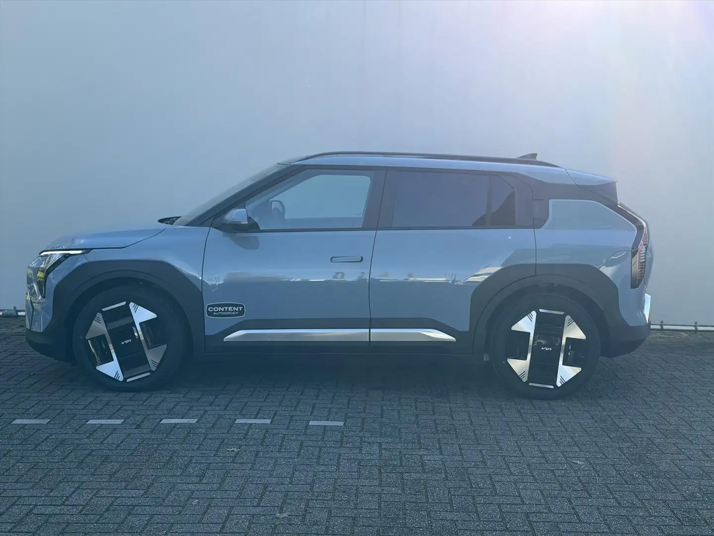 Kia EV3 81,4 kWh 204pk Plus Advanced Blauw - 2