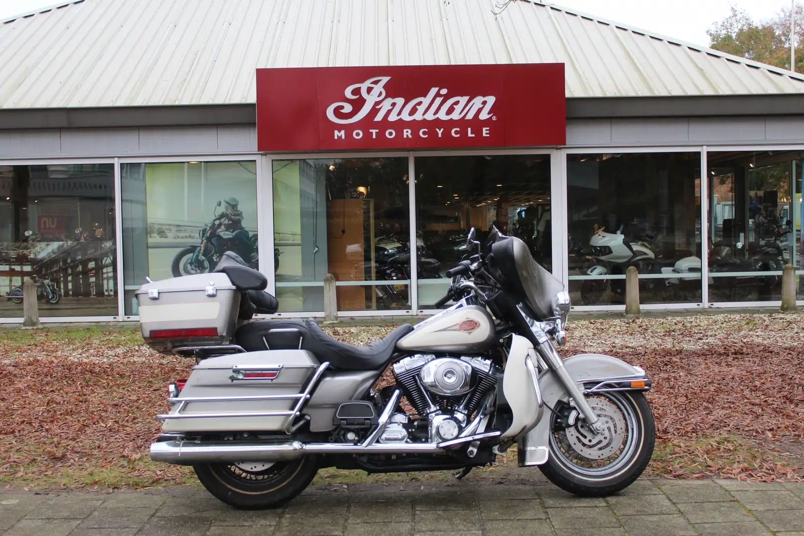 Harley-Davidson Ultra Classic FLHTCI Grey - 1