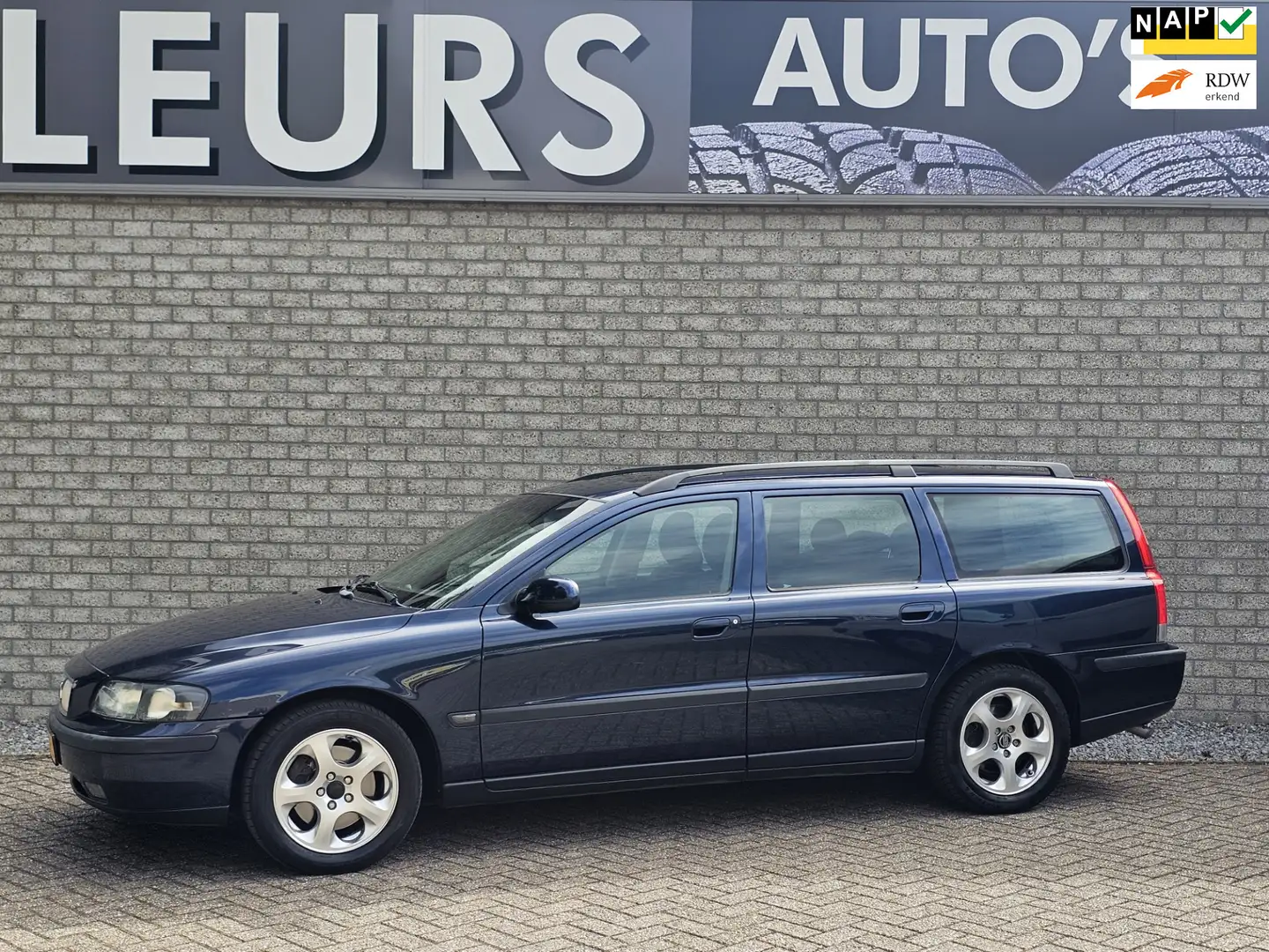Volvo V70 2.4 Comfort Line Leer/Pdc Albastru - 1
