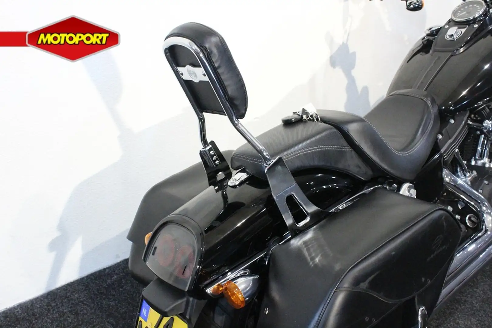 Harley-Davidson Fat Bob Zwart - 2