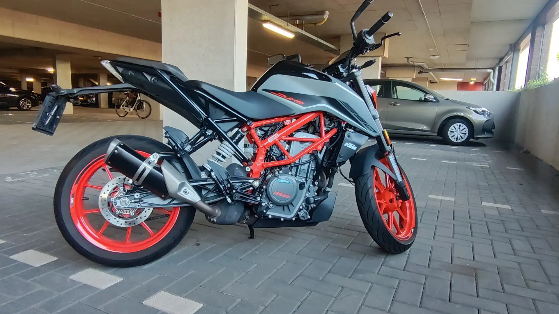KTM 390 Duke Grijs - 1