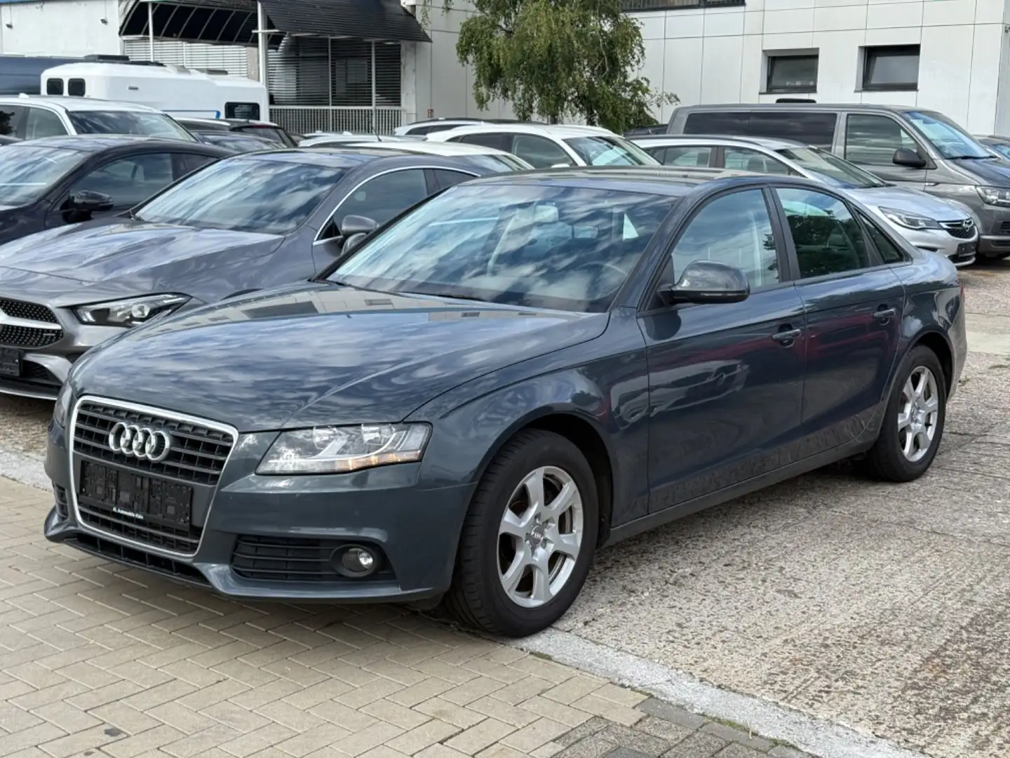 Audi A4 2.0 TDI/ Automatik/Leder/Klima/SHZ Grau - 2