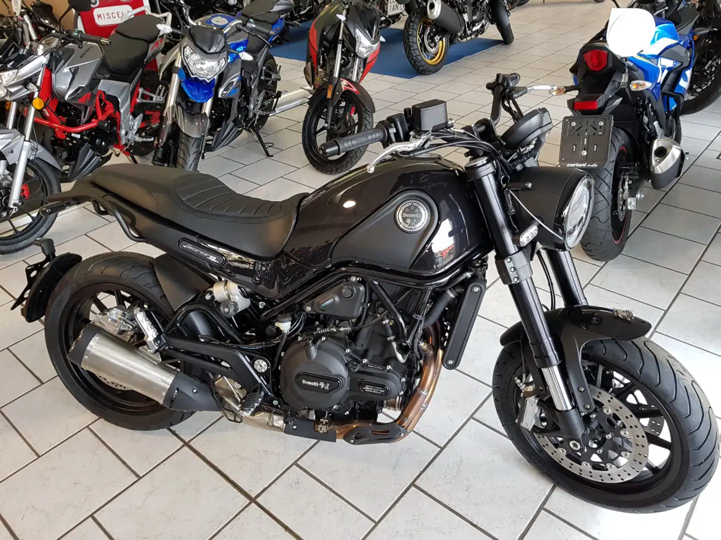 Benelli Leoncino 502 RUOTE IN LEGA Nero - 1
