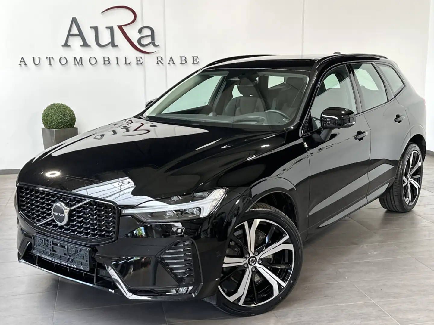 Volvo XC60 B5 AWD Ultimate Dark NAV+LED+ACC+360°+PANO Schwarz - 1