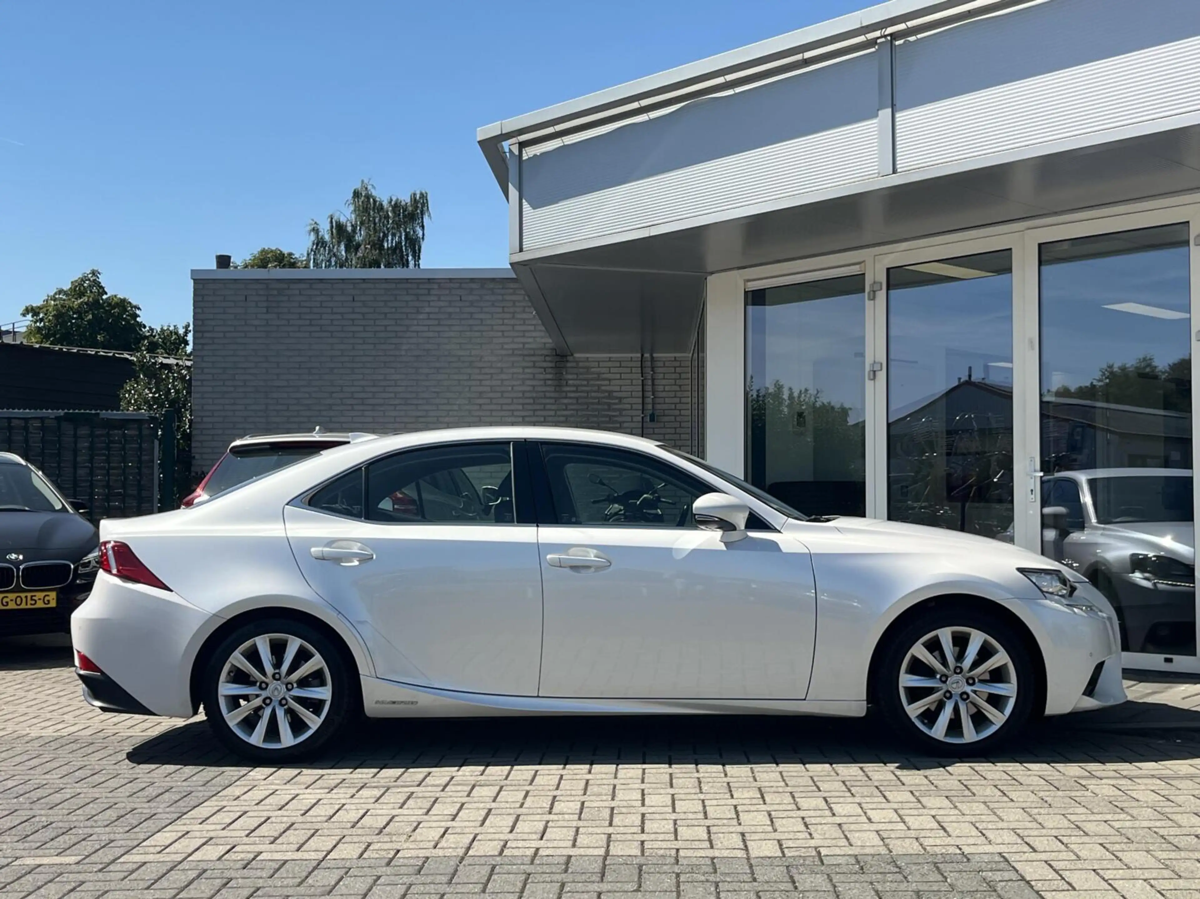 Lexus IS 300 300h HYBRID 223PK TREKHAAK+ACC+DAB+CAMERA DEALER O — photo 3